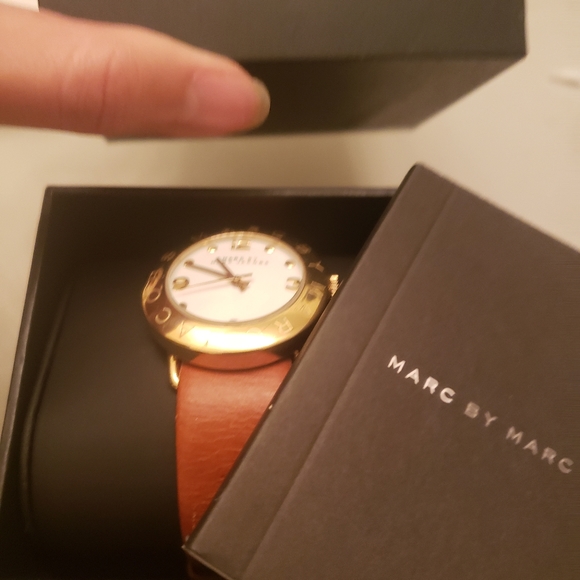 Marc Jacobs watch with box and paperwork - Picture 2 of 6